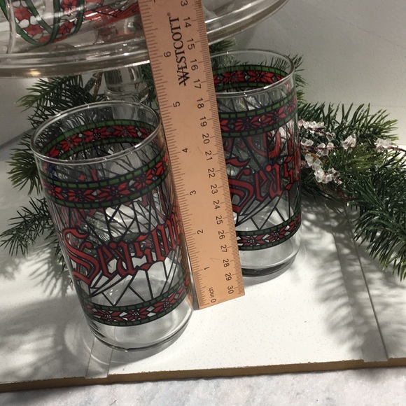Vintage Christmas Houze stained glass 10 oz drinkIng glass set 4 - Picture 4 of 9
